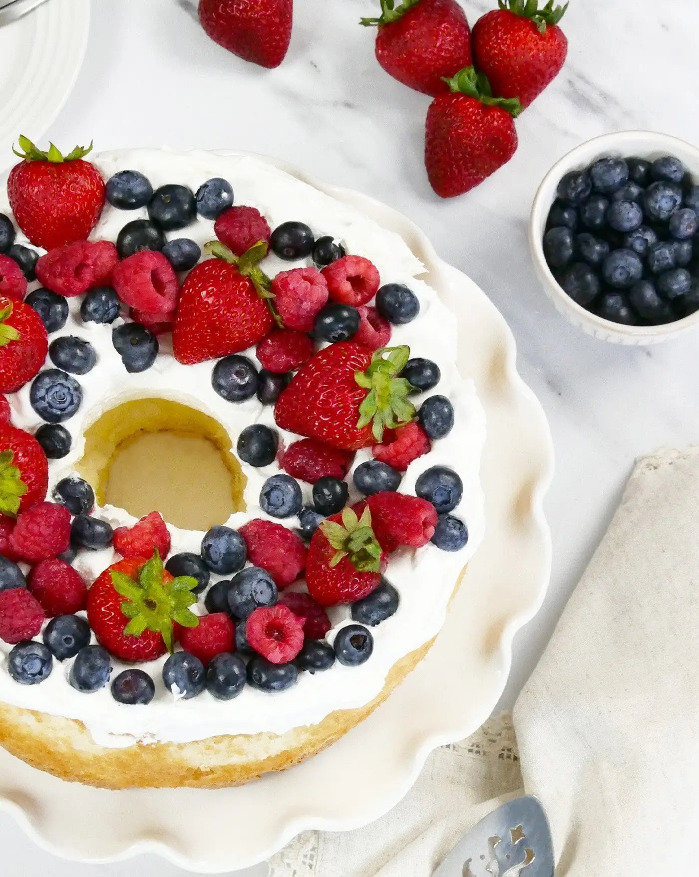 USA Pan - Angel Food Cake Pan w/ Removable Bottom
