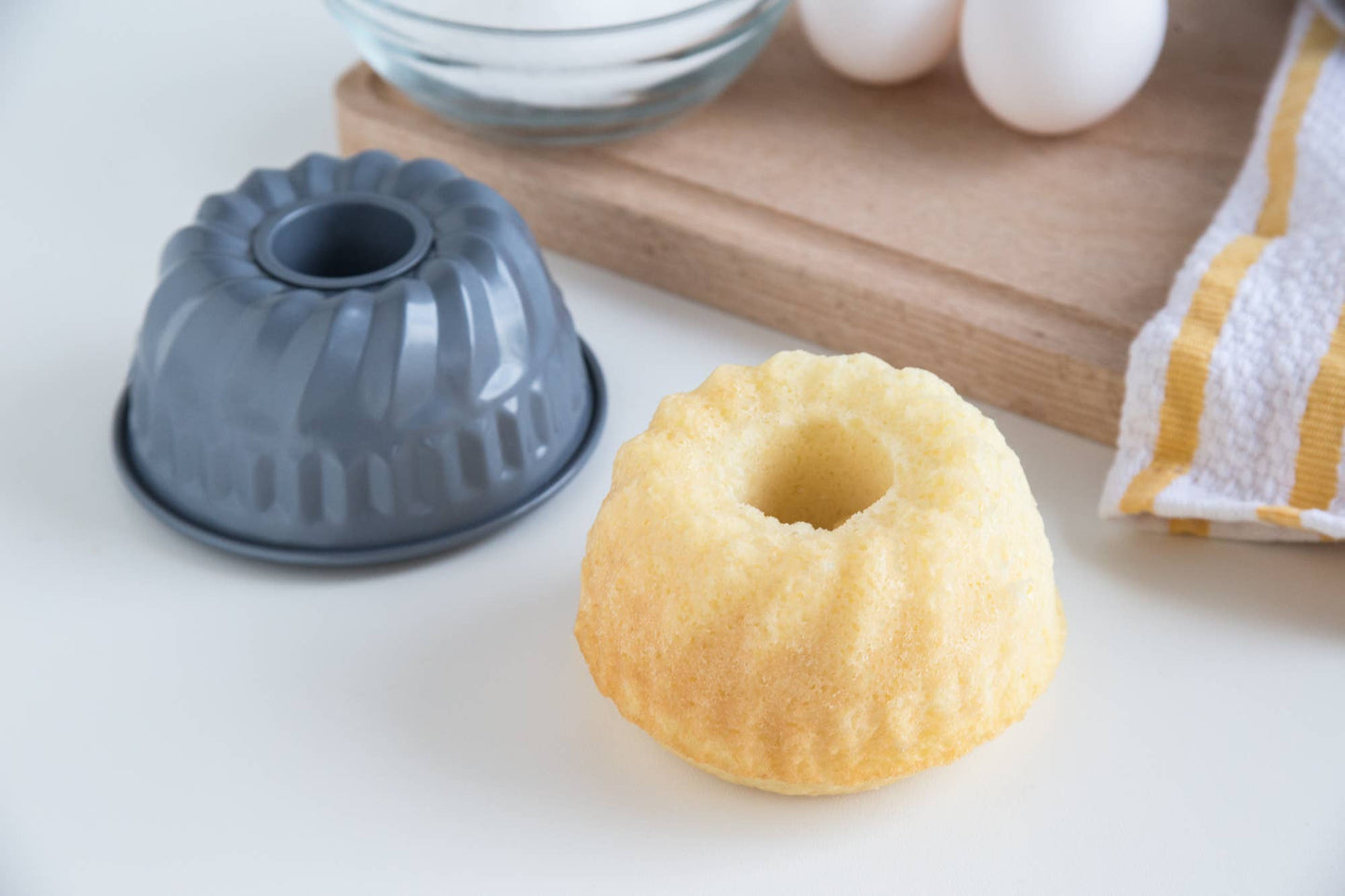 4.25” Mini Fluted Pan with Center Tube, Non-Stick - Fox Run
