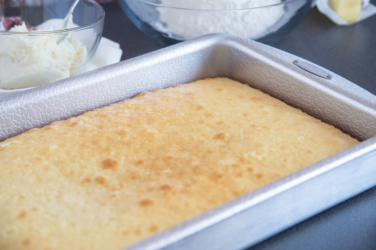 9" x 13" Original Non-Stick Cake Pan - Doughmakers