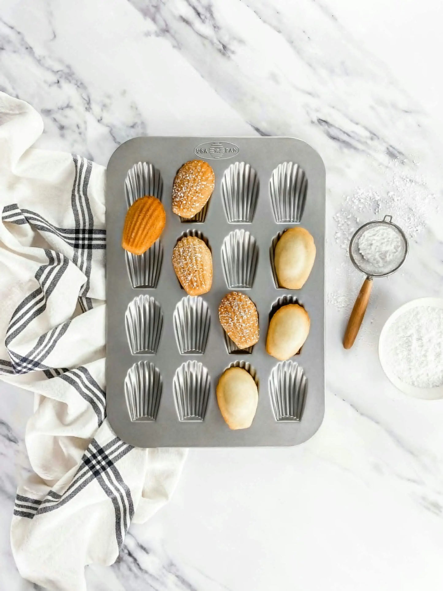 Madeleine Pan - 16 Well - USA Pan