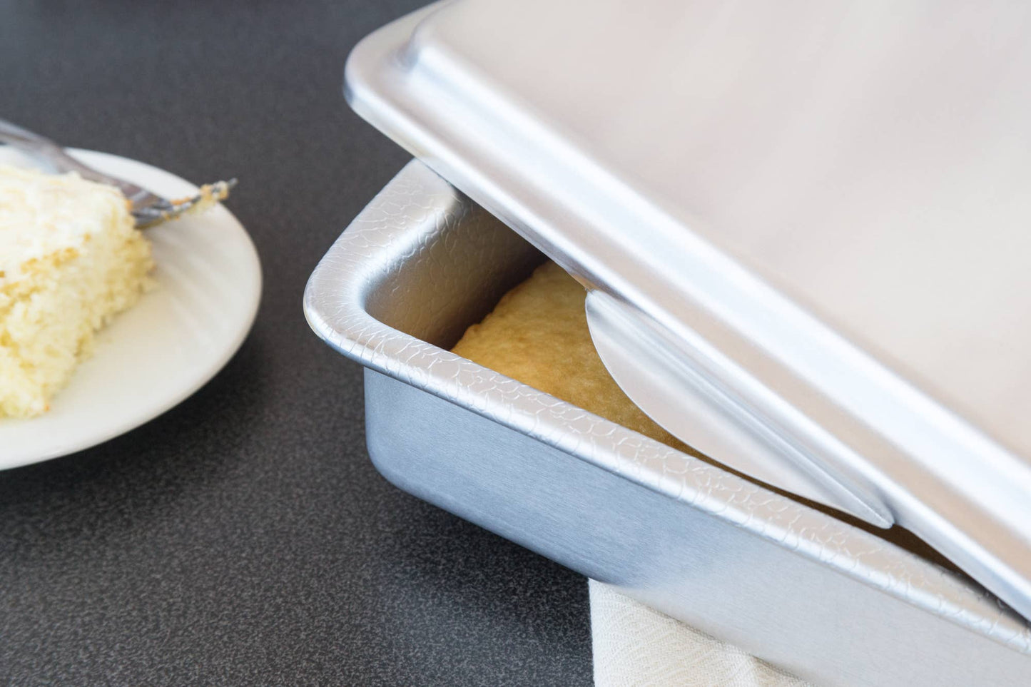 Aluminum Cake Pan Lid, 9" x 13" - Doughmakers