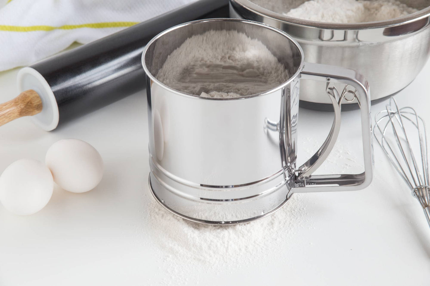 4 Cup Flour Sifter, 5" x 7.25" x 5.25" - Fox Run