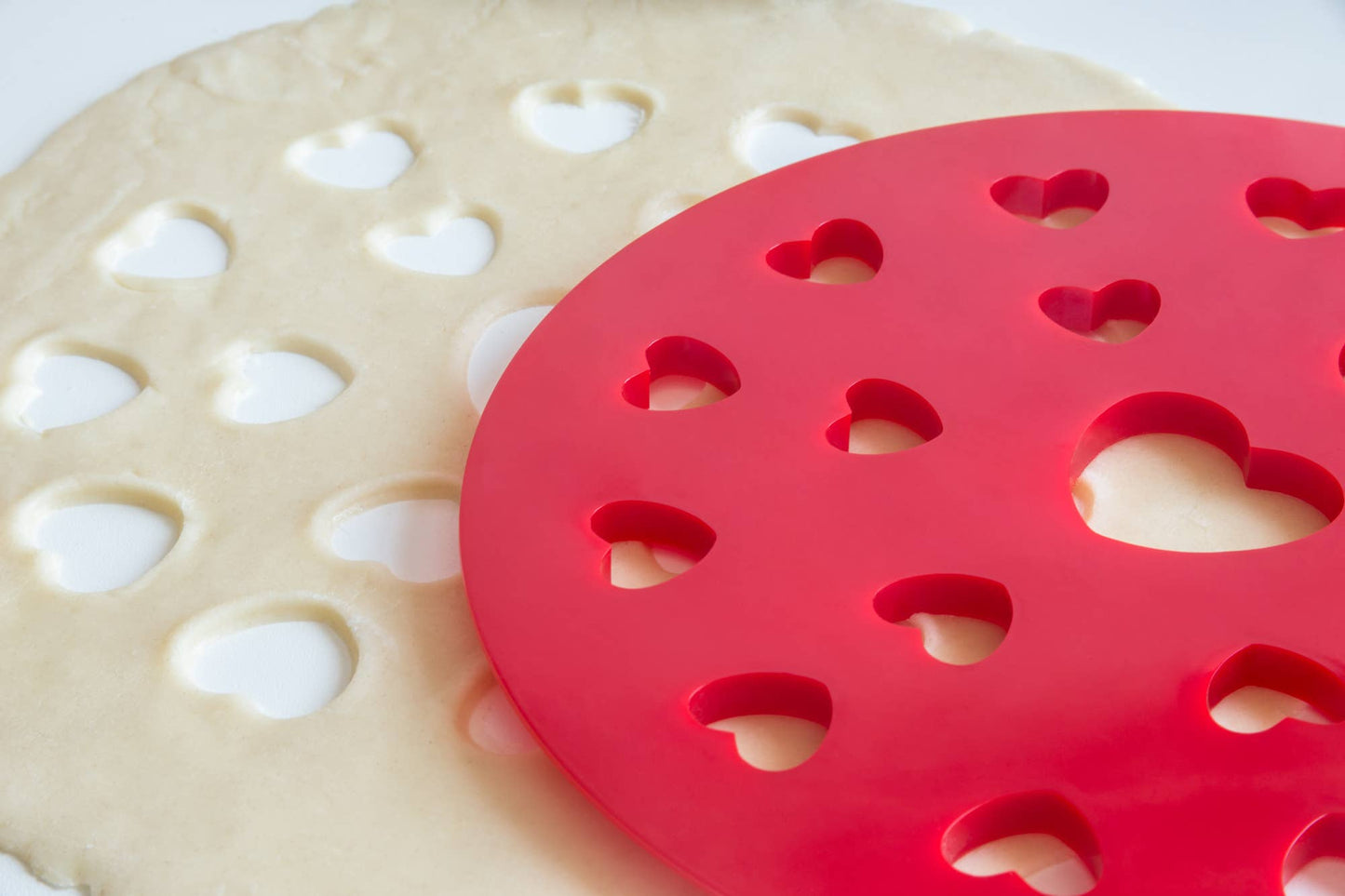 Heart Pie Top Cutter, Plastic, Red, 9.75" x 9.75" - Fox Run