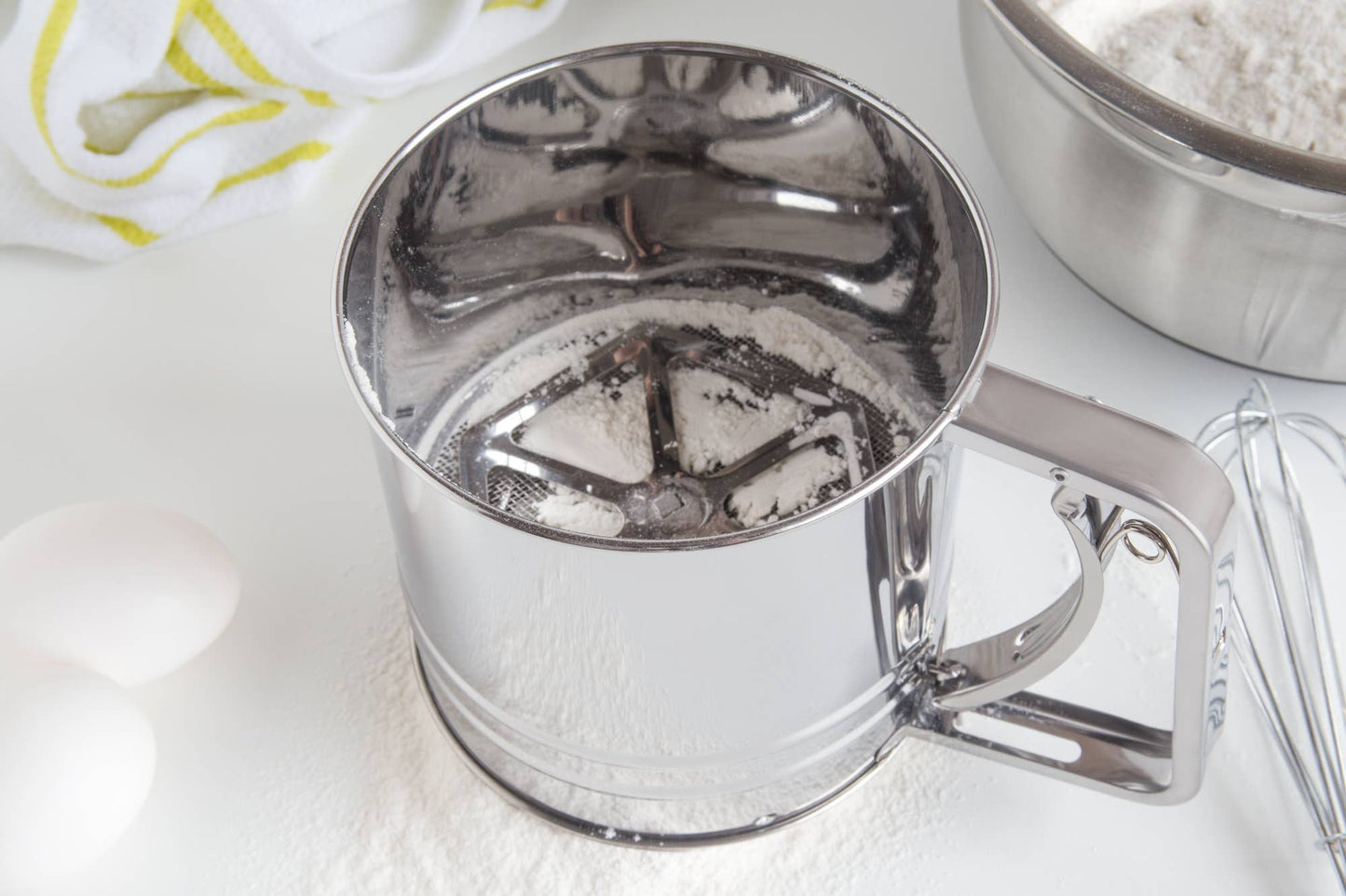 4 Cup Flour Sifter, 5" x 7.25" x 5.25" - Fox Run