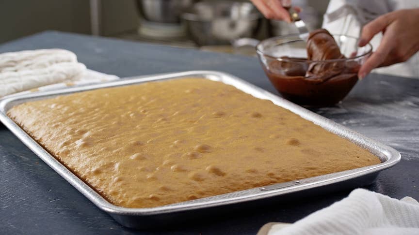 13" x 18.5" Aluminum Sheet Cake Pan - Doughmakers