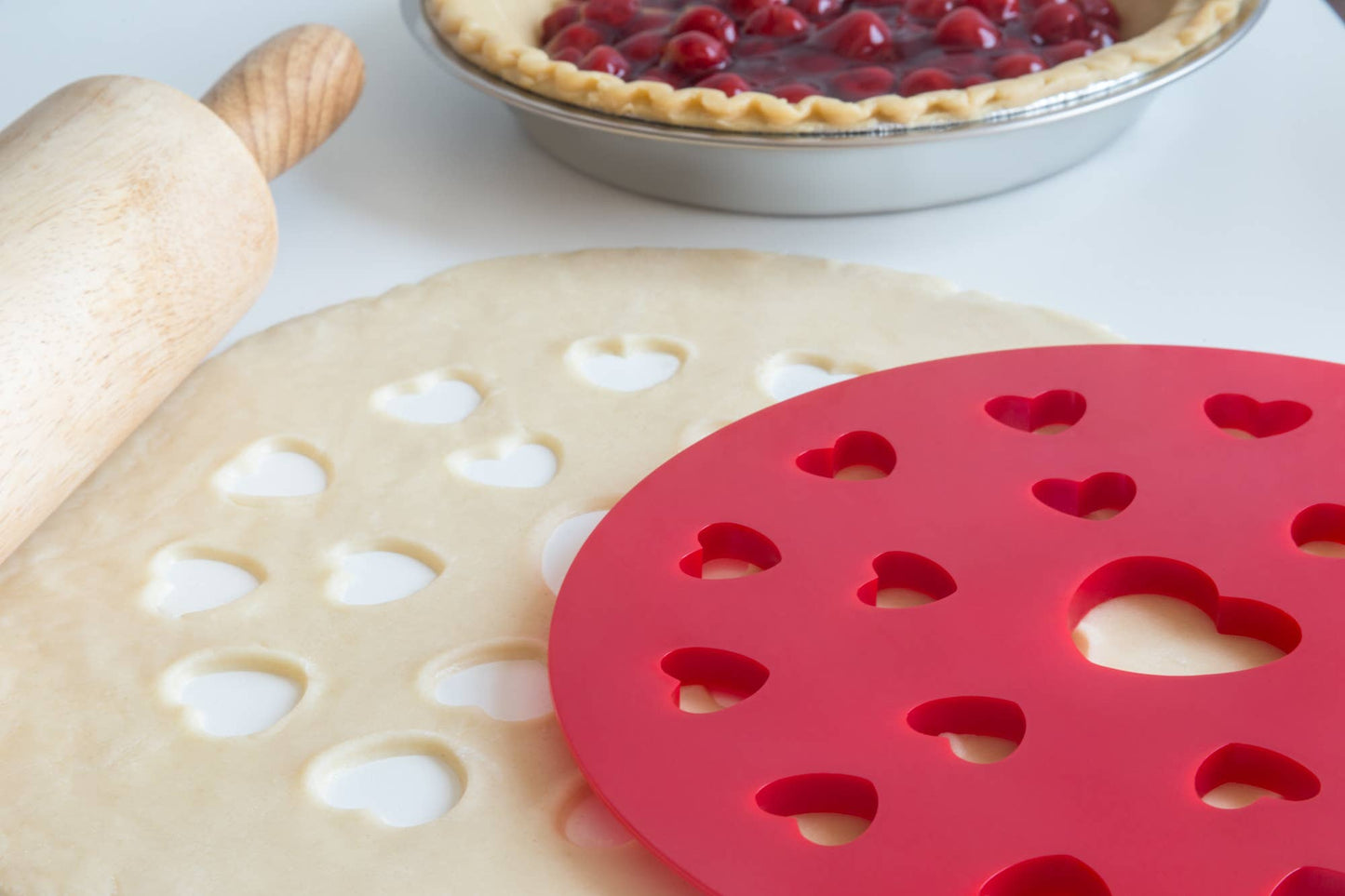 Heart Pie Top Cutter, Plastic, Red, 9.75" x 9.75" - Fox Run