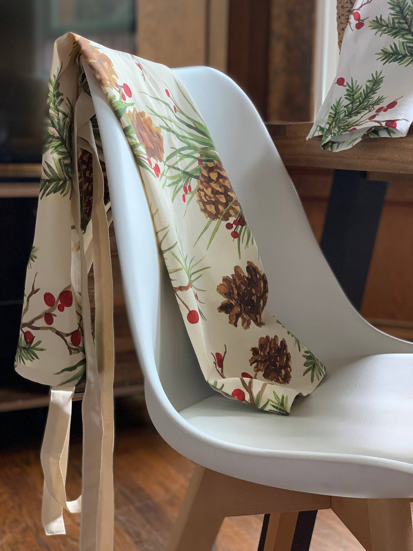 Berries & Pine Apron by Sally Eckman Roberts - Peking Handicraft