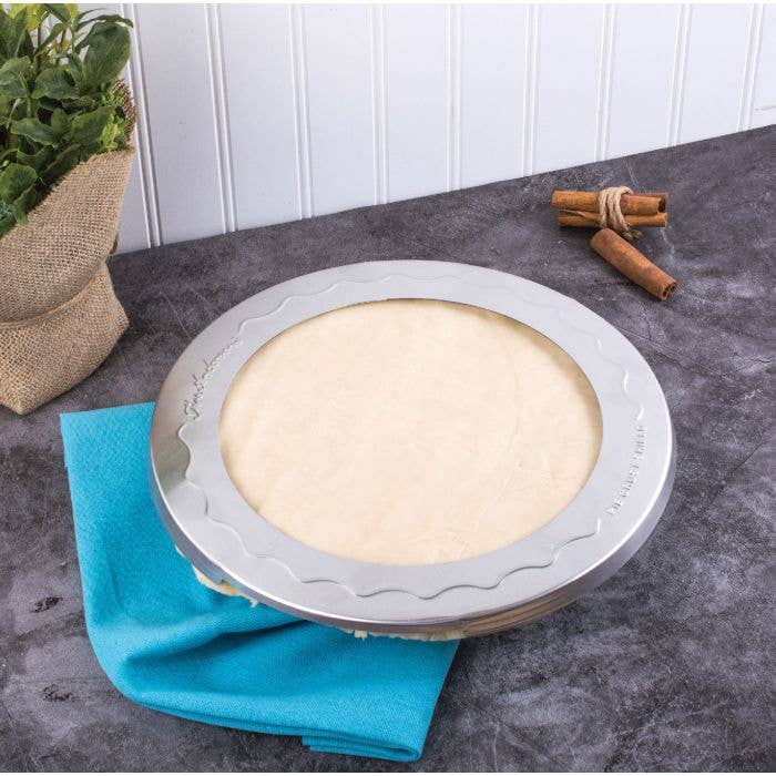 9.5" Ceramic Pie Plate with Scalloped Rim - HIC