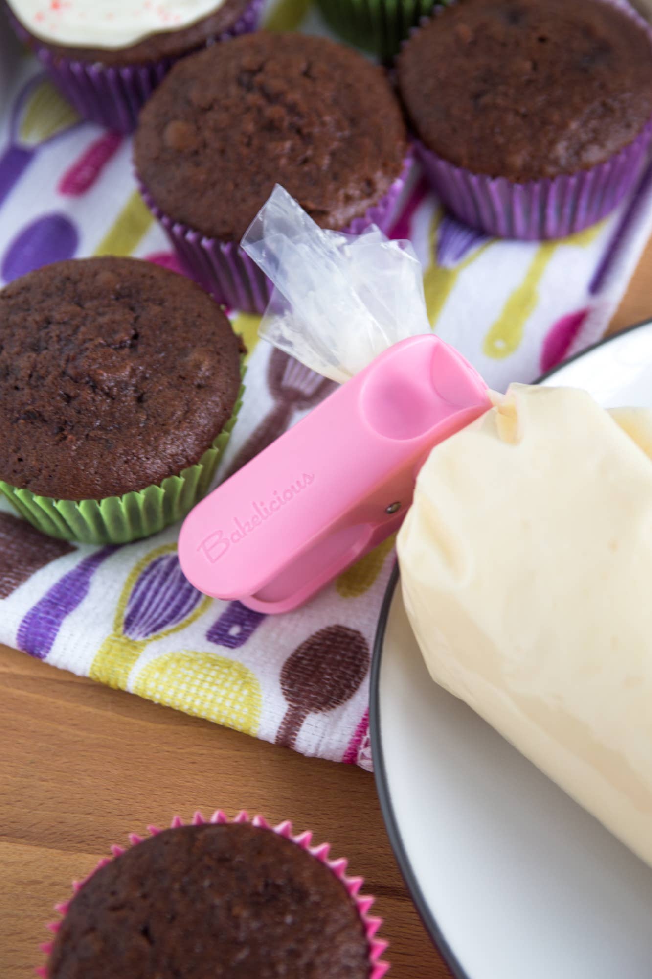 Bakelicious Decorating Bag Clips, Set of 3, 1"x1.5"x2.75"