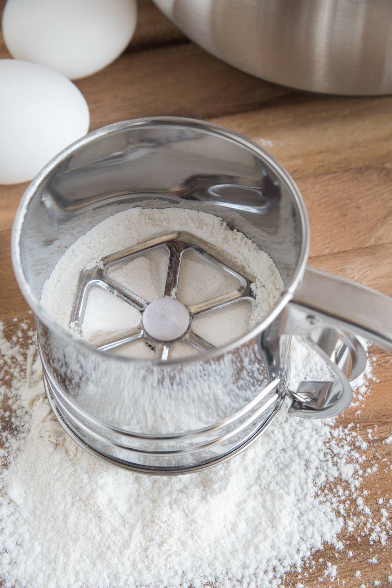 1 Cup Flour Sifter, 3.25" x 5.75" x 3.5"- Fox Run