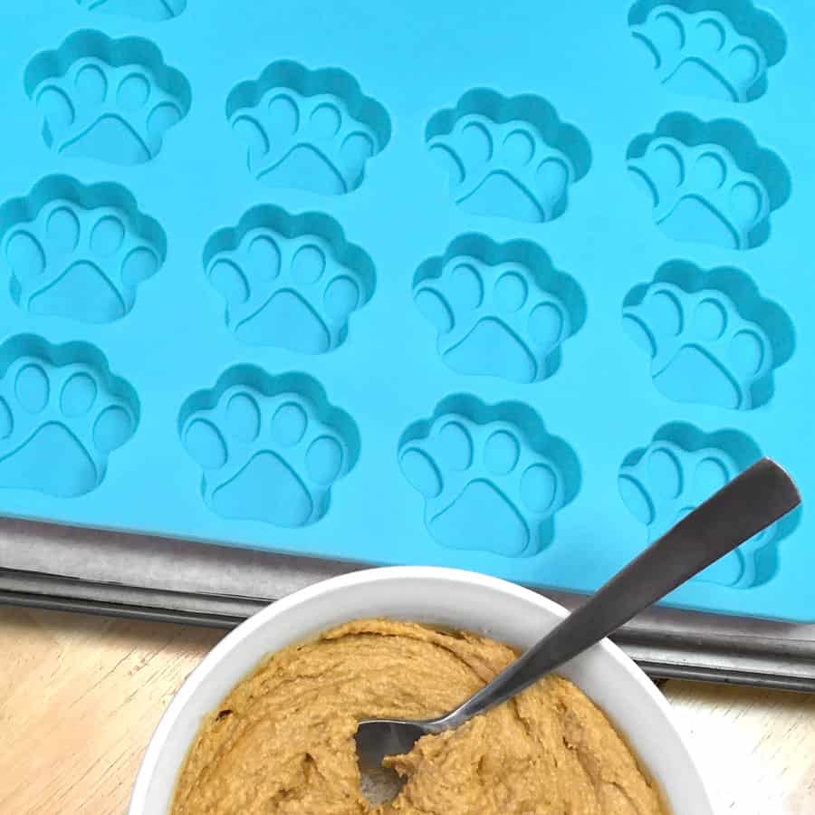 Paw Print Pet Treat Silicone Mold - R&M International