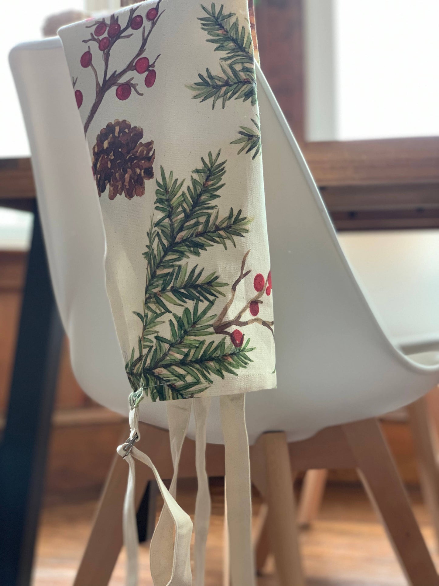 Berries & Pine Apron by Sally Eckman Roberts - Peking Handicraft