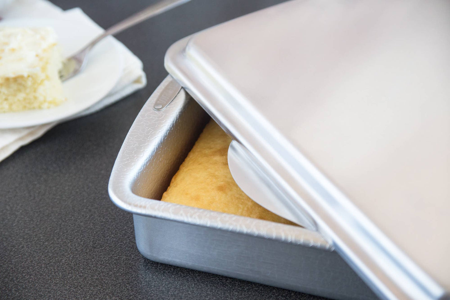 Aluminum Cake Pan Lid, 9" x 13" - Doughmakers