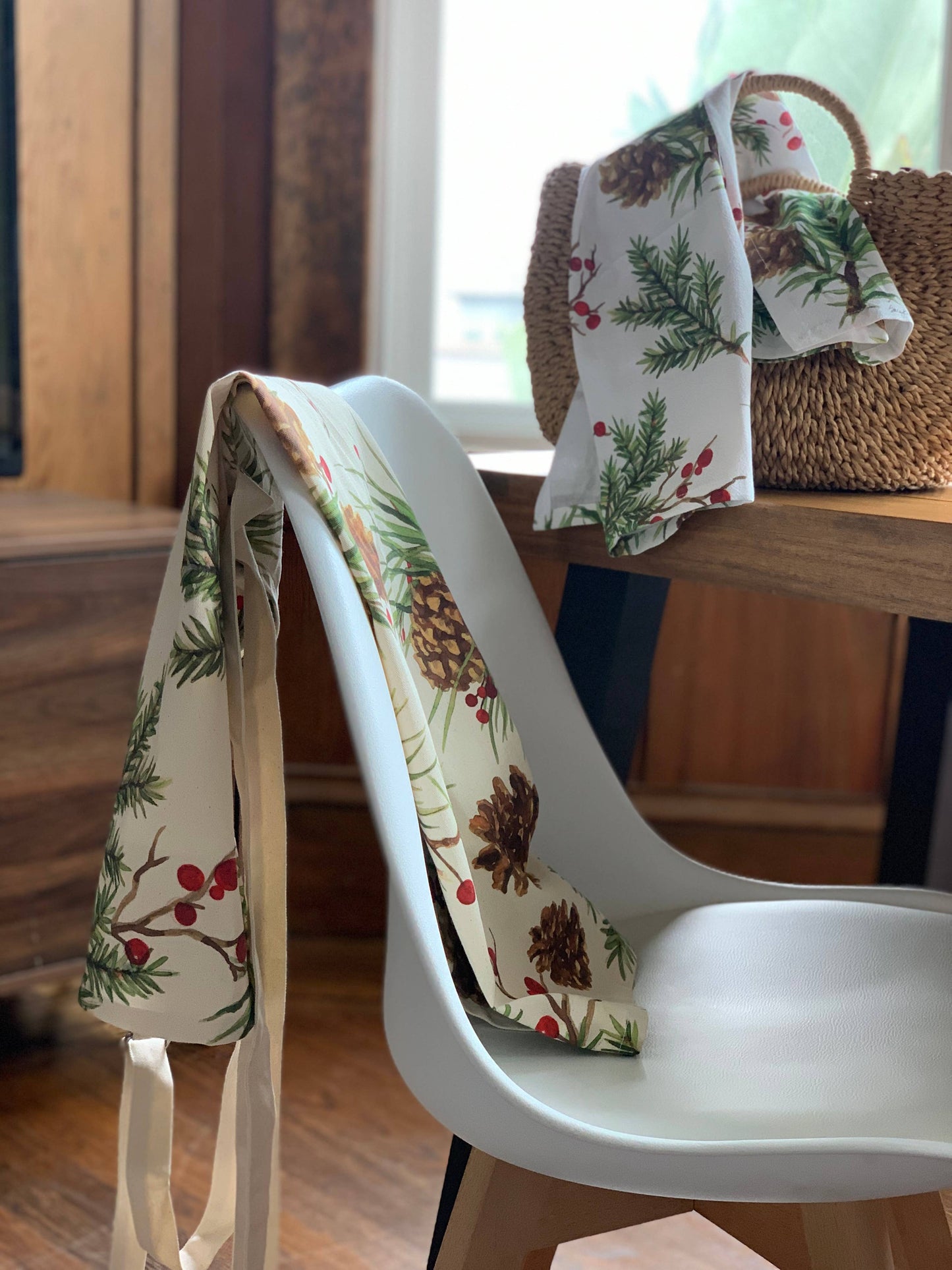 Berries & Pine Apron by Sally Eckman Roberts - Peking Handicraft