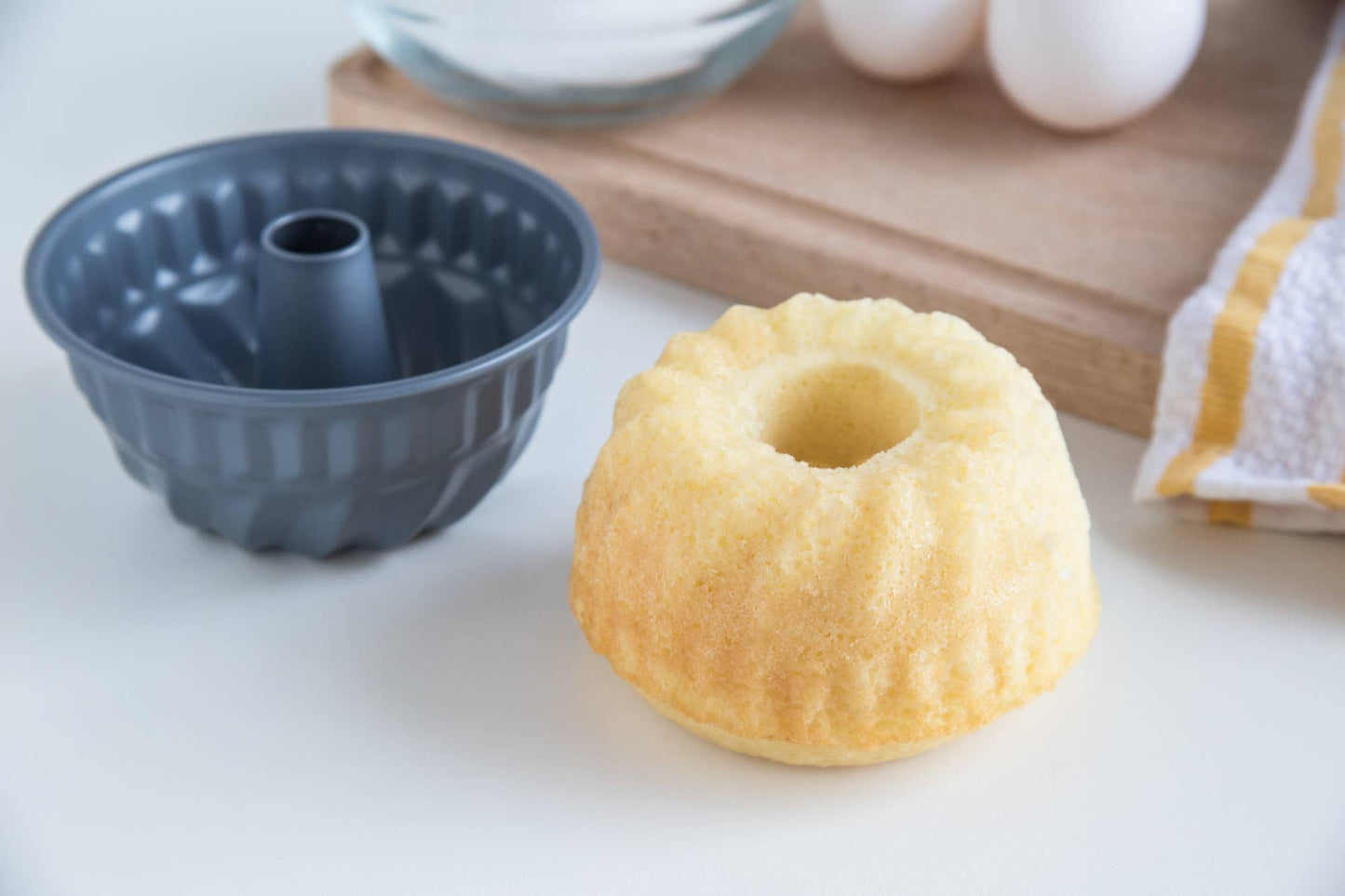4.25” Mini Fluted Pan with Center Tube, Non-Stick - Fox Run